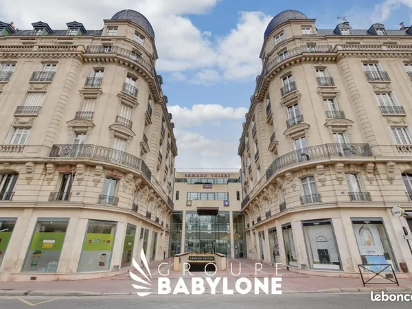 Bureau 235 m²
