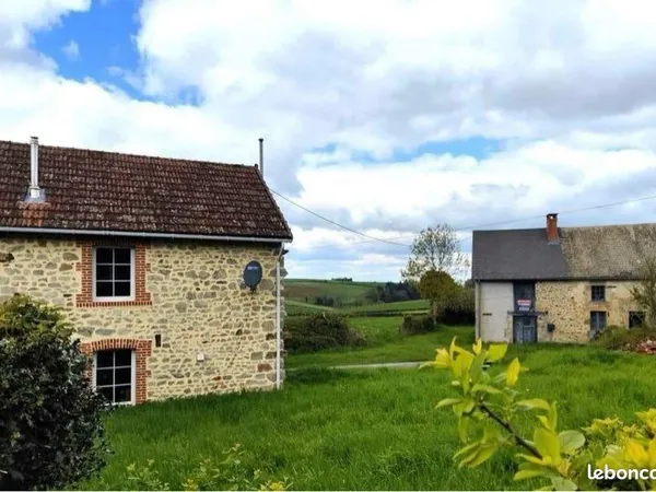 Ensemble de 2 maisons (+ éventuellement grand terrain)