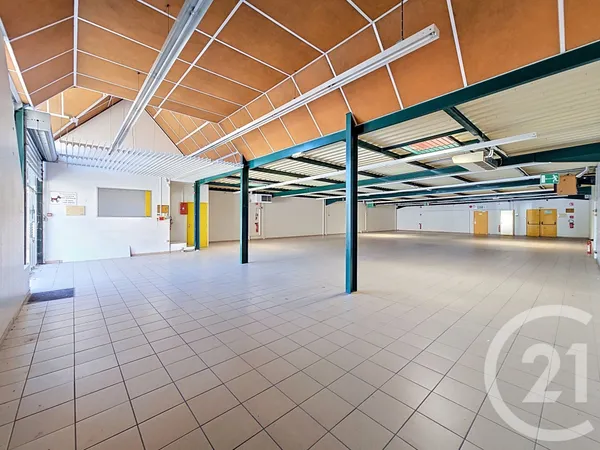 Local commercial 469 m²