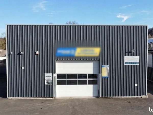 Local 1056 m² Lons