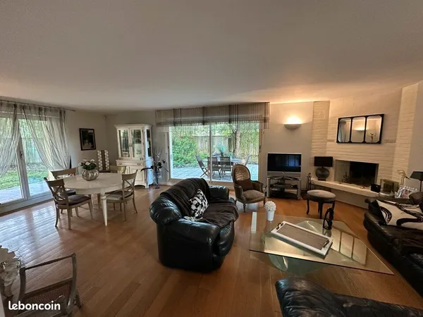 Appartement 136 m² SAINT MAUR DES FOSSES
