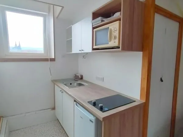 Superbe studio rénové à deux pas des écoles