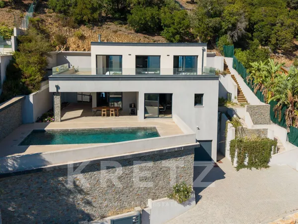 VILLA CONTEMPORAINE • VUE MER •