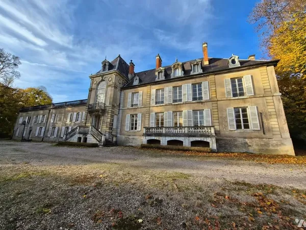 Maison 27 pièces 785 m²