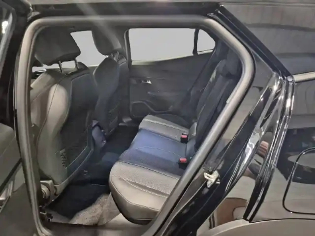 Peugeot 2008 hybrid 145 e-dcs6 — photo 12