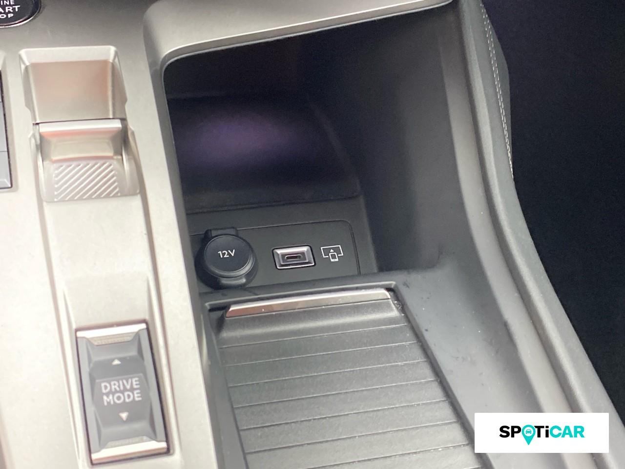 Peugeot 308 phev 180ch allure pack e-eat8 — photo 16