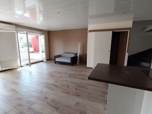 Appartement T4 lumineux avec terrasse et garage