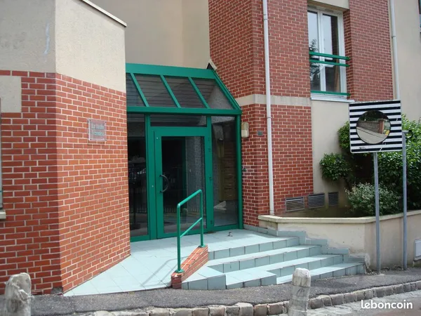 Studio proche FAC de droit