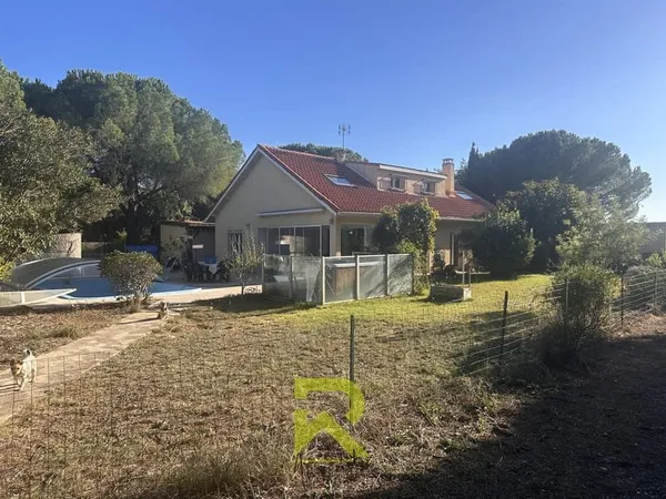 Bessan, belle propriété de 195 m2 , terrain 5881m2, piscine, verdure, calme, bien rare, 8 pcs, 5 chb