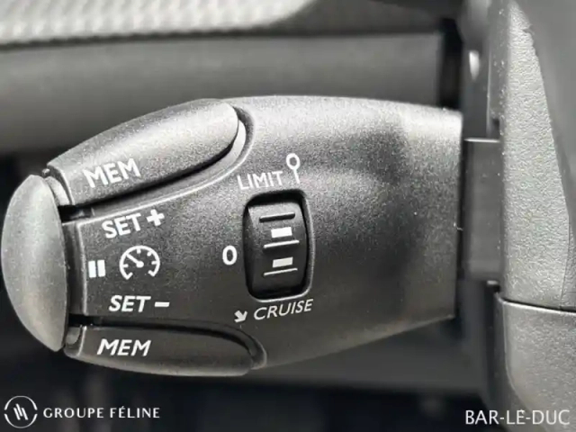 Peugeot 2008 e- 136ch active — photo 13