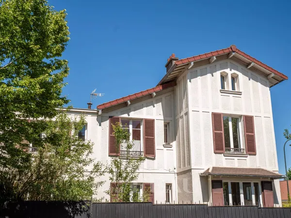Garches - Entre la Mairie et la gare - Maison ancienne familiale.