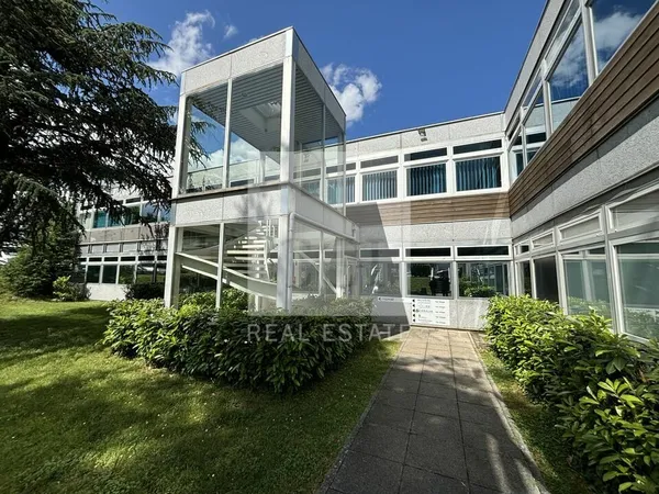 Local professionnel 249 m²