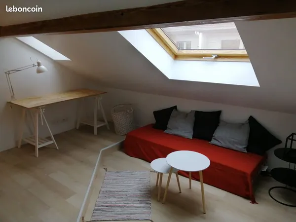 Studio meublé sous les toits - quartier résidentiel