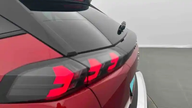 Peugeot 2008 puretech 130 s&amp;s bvm6 — photo 44