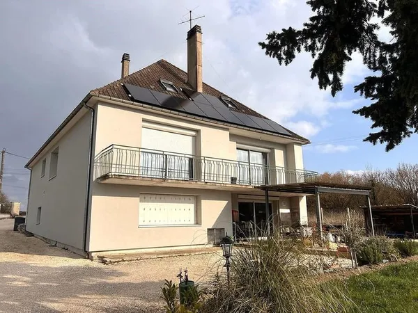 PAVILLON FAMILIAL DE 260 M2 TERRAIN DE PLUS DE 2 000 M2