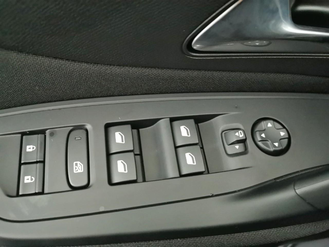 Peugeot 308 sw hybrid 145 e-dcs6 style — photo 26