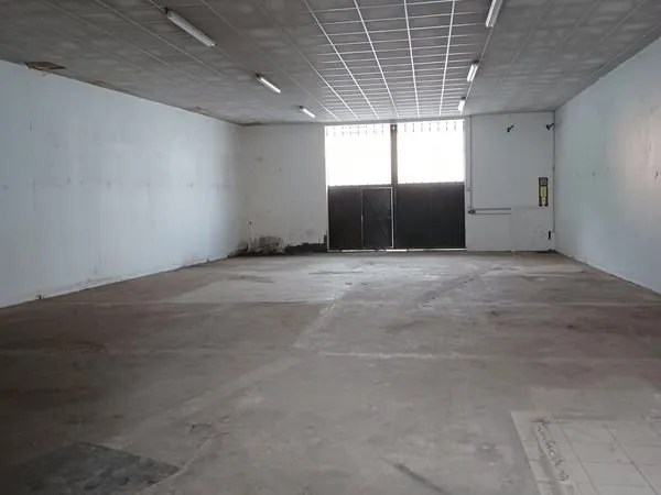 LOUE LOCAL ANCIEN 300 m²