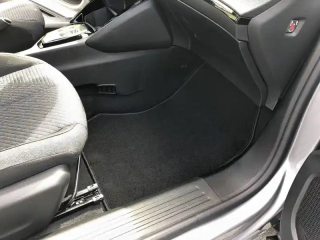 Peugeot 2008 hybrid 110 e-dcs6 — photo 19