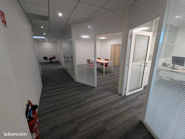 Bureaux récents 92 m2 - Zone activité Leclerc