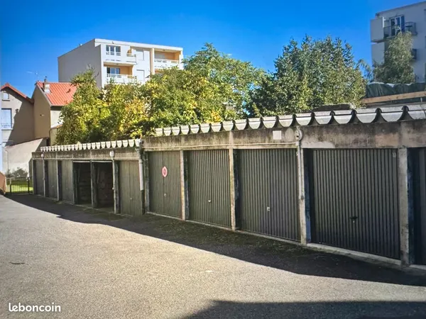 Garage Fermé Rue de la Cartoucherie