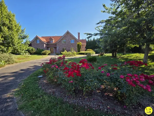 Maison 7 pièces 346 m²
