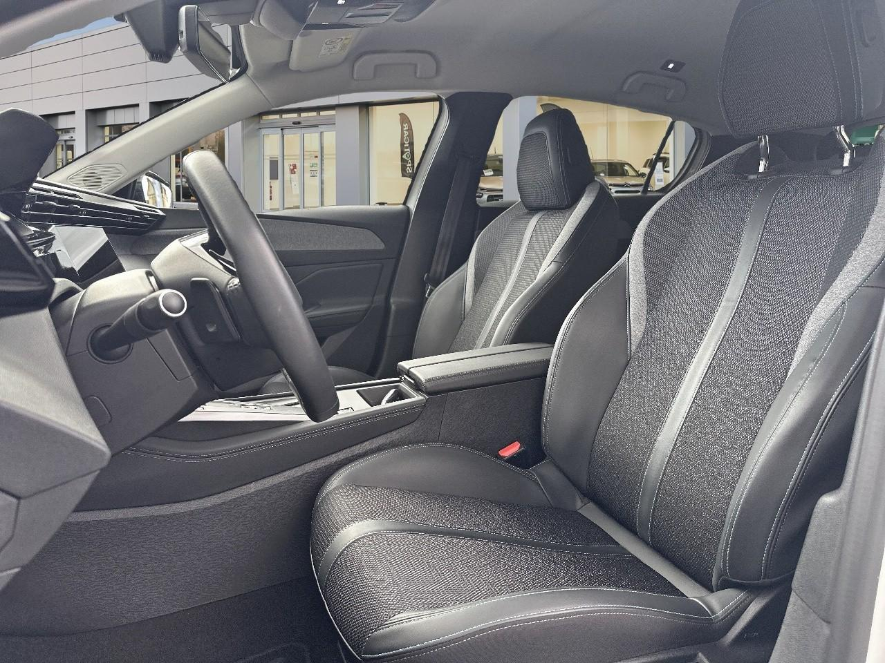 Peugeot 308 1.2 puretech 130ch s&s allure pack — photo 9