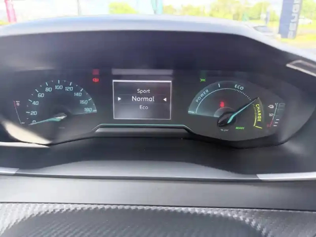 Peugeot 2008 electrique 136 ch — photo 26