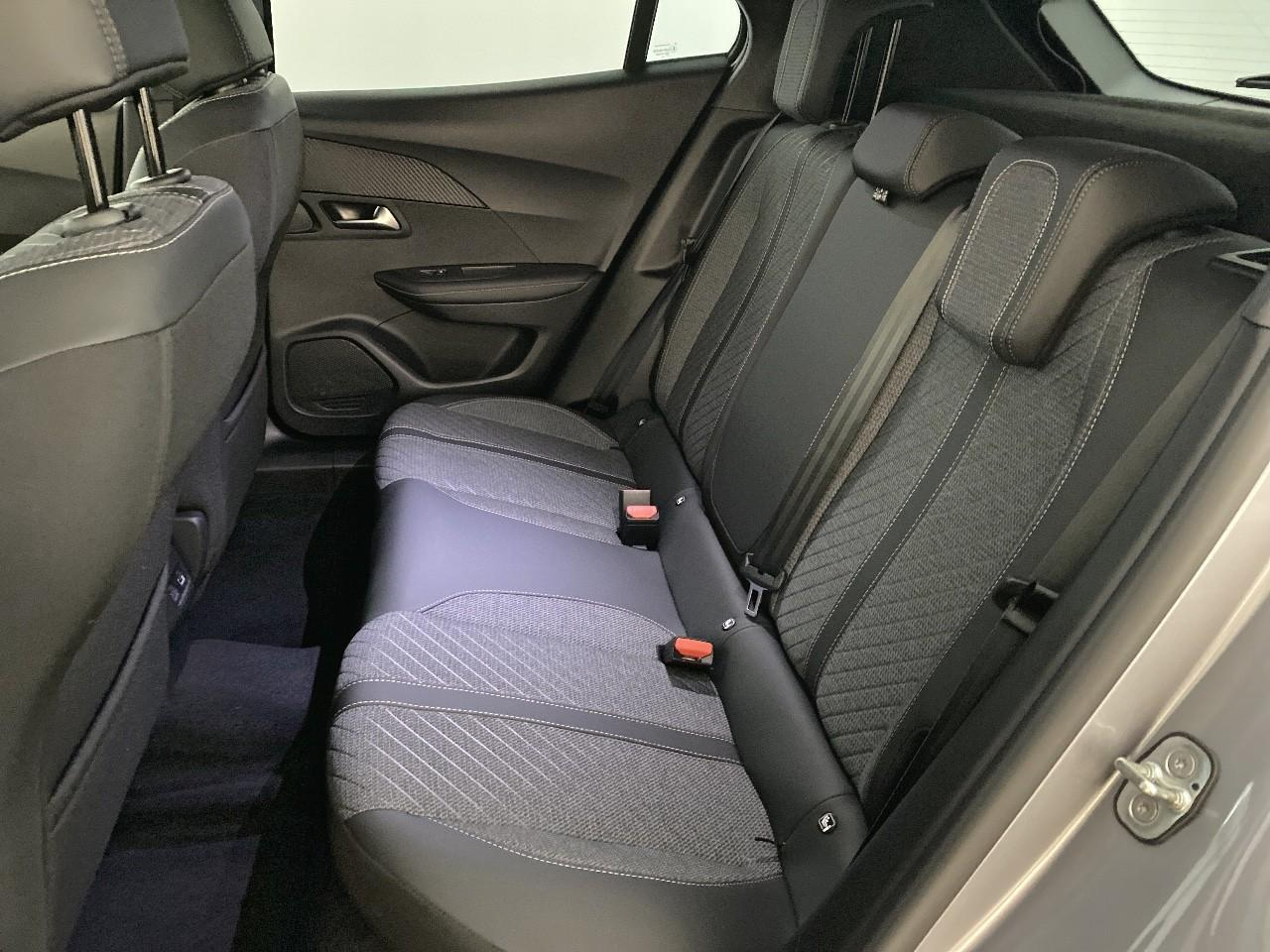 Peugeot 2008 hybrid 145 ch e-dcs6 allure — photo 10