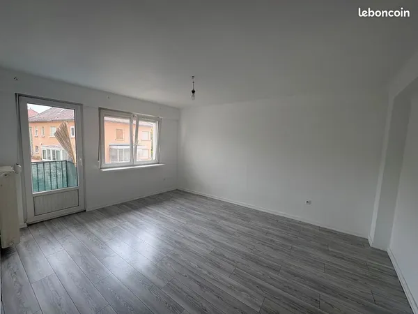 Appartement F3 de 77m² avec grand balcon - Cave et garage