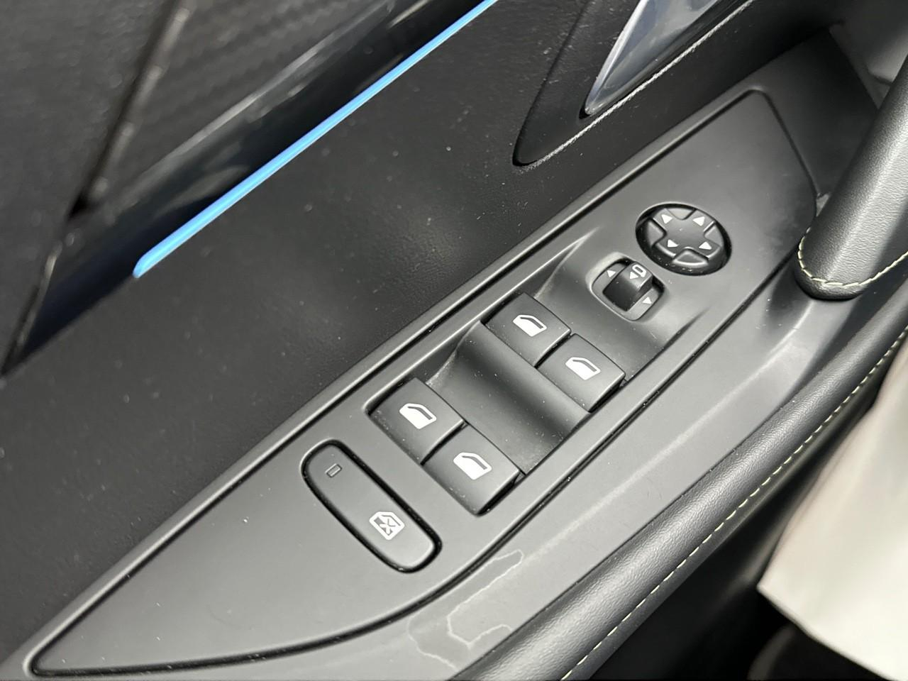 Peugeot 208 puretech 100 s&s eat8 gt — photo 15