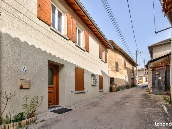 T4 Maison de ville 85 m2 Ruy centre - meublé