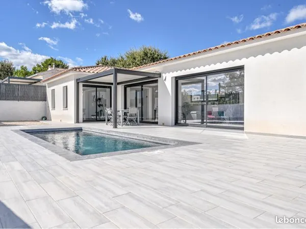Villa contemporaine de plain-pied avec piscine - 4 chambres - La Bouilladisse