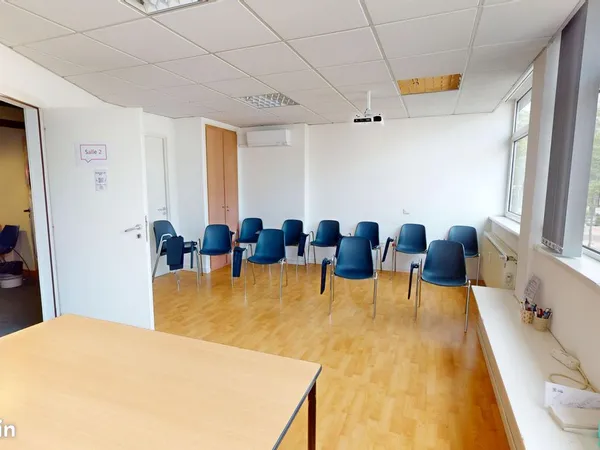 Bureaux Porte Jeune , 288 m2 divisibles A louer (ou à vendre)
