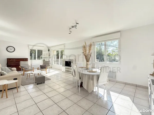 EXCLUSIVITÉ CORNEBARRIEU au calme Coeur de Village T3 bis évolutif en T4 bis avec Grand Balcon et sa