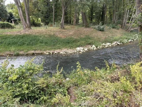 Terrain 246 m²