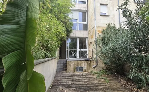 BORDEAUX CHARTRONS - Magnifique appartement T4 de 75,30 m² à bordeaux avec jardin terrasse privative