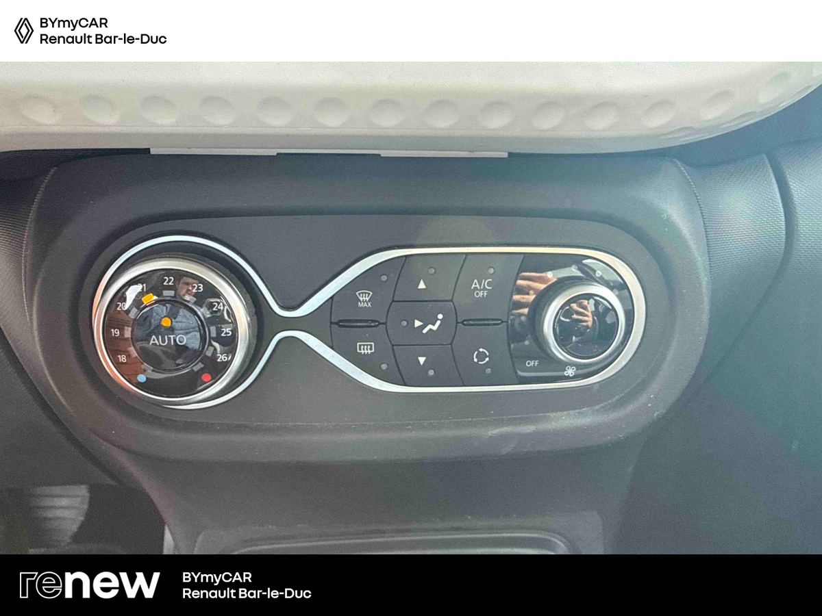 Renault Twingo III E-Tech — photo 20