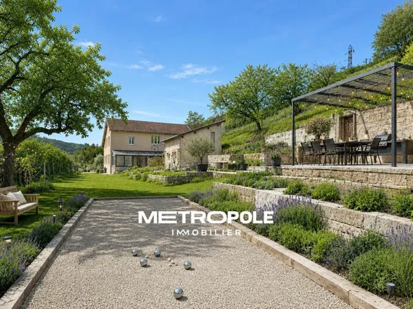 Maison 160 m2 6 chambres Terrain 2 572 m2 Dépendances