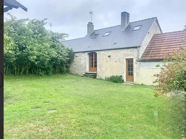 Maison bourguignonne dans joli hameaurmenton