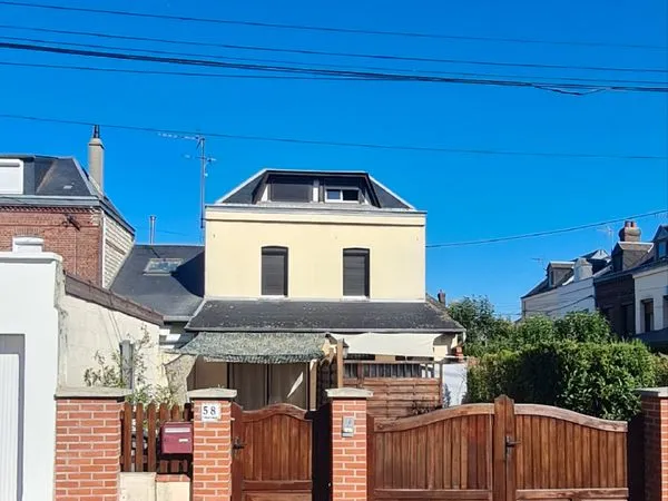 Maison de ville avec extérieur, vaste sous-sol avec garage et cave - à 300 m du Jardin des plantes