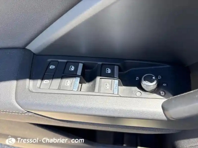Audi Q3 35 tdi 150 ch s tronic 7 s line — photo 23