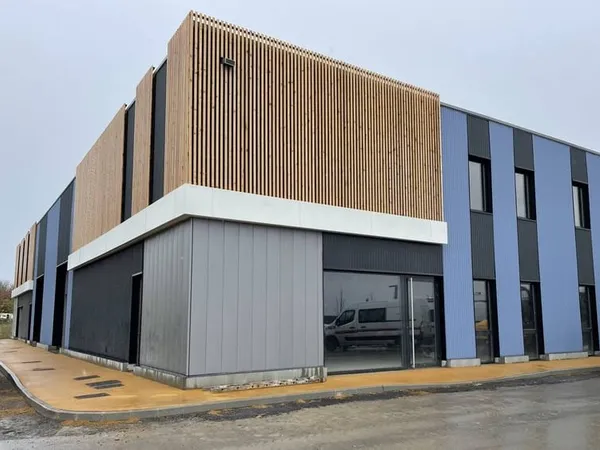 Local d'activité 1299 m²