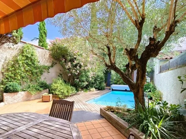 Maison bourgeoise avec piscine et garage  Centre-ville d'Albi  Quartier du Vigan