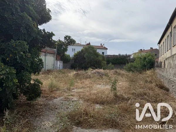 Terrain 915 m²