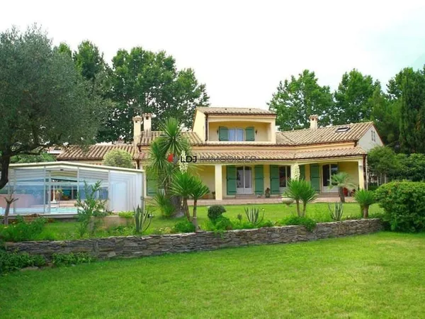 Maison 7 pièces 200 m²