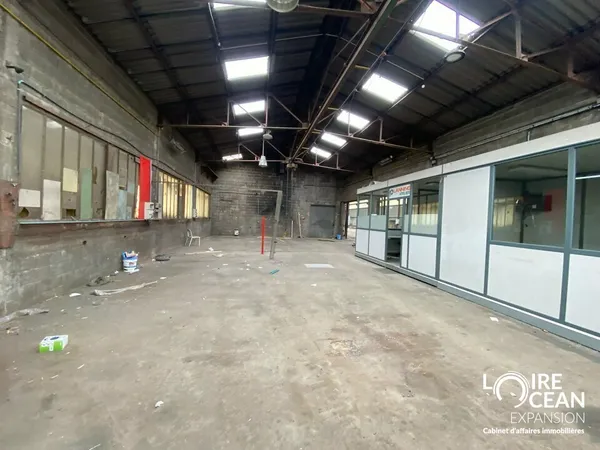 Local industriel 1400 m²