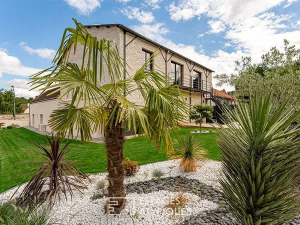 Maison haut de gamme contemporaine et de charme