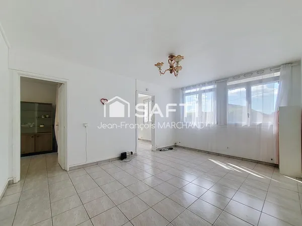 A 12 minutes à pied de la gare RER de Poissy - T4 - 69m2 - 3 chambres - Cave
