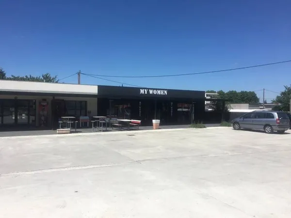 Local commercial 250 m²