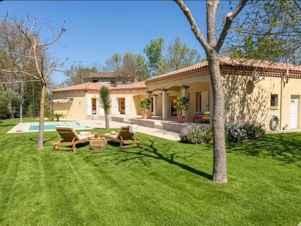 Maison de plain-pied 8 pièces 198 m²